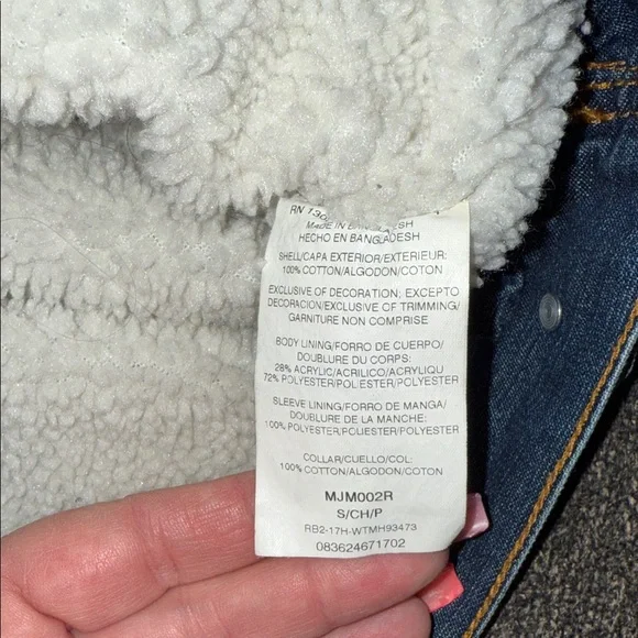 Wrangler Jean jacket men’s size small or women’s l/xl - Picture 9 of 10